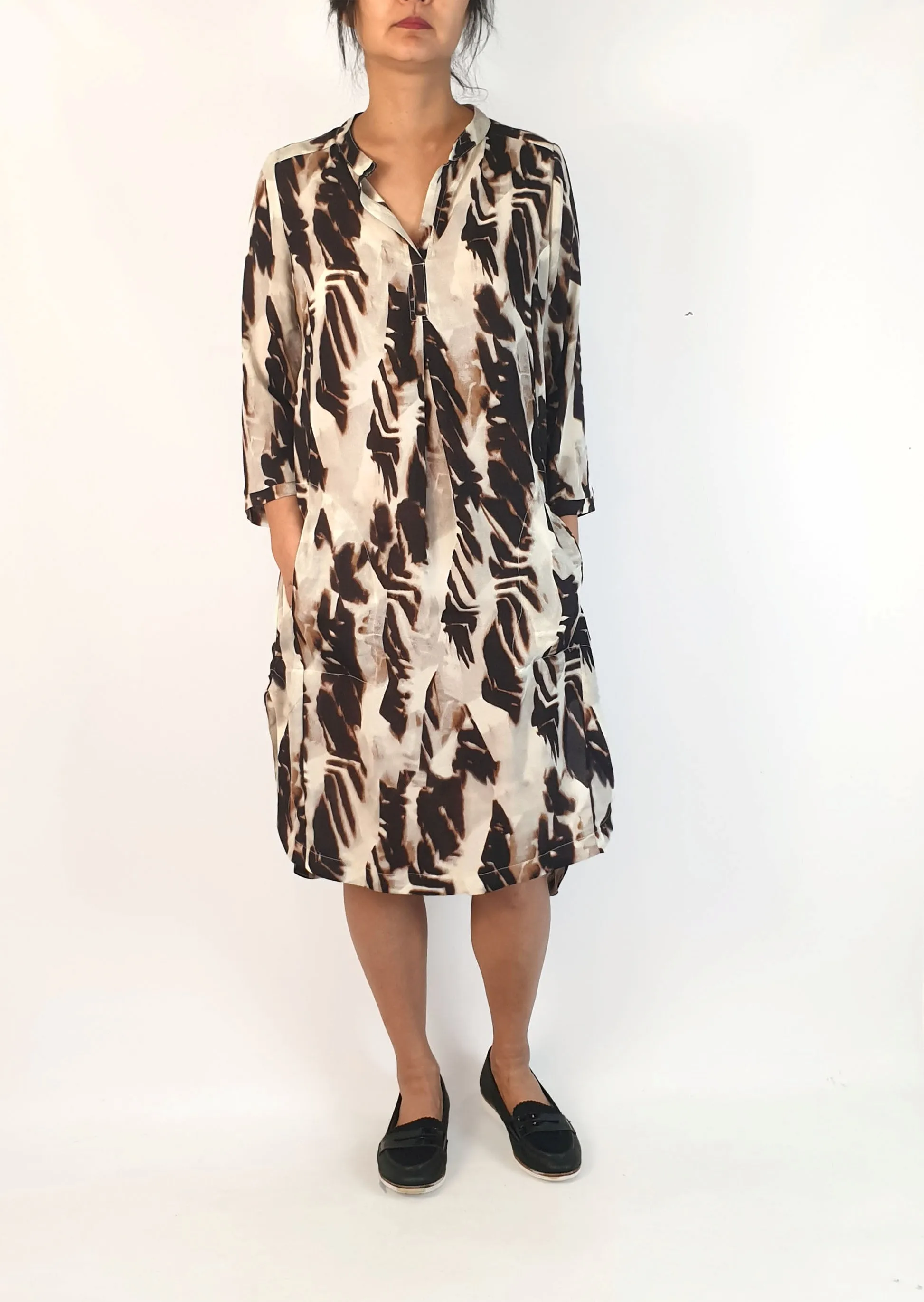 Amanda Laird Cherry brown and white print long sleeve dress size 34, best fits 10