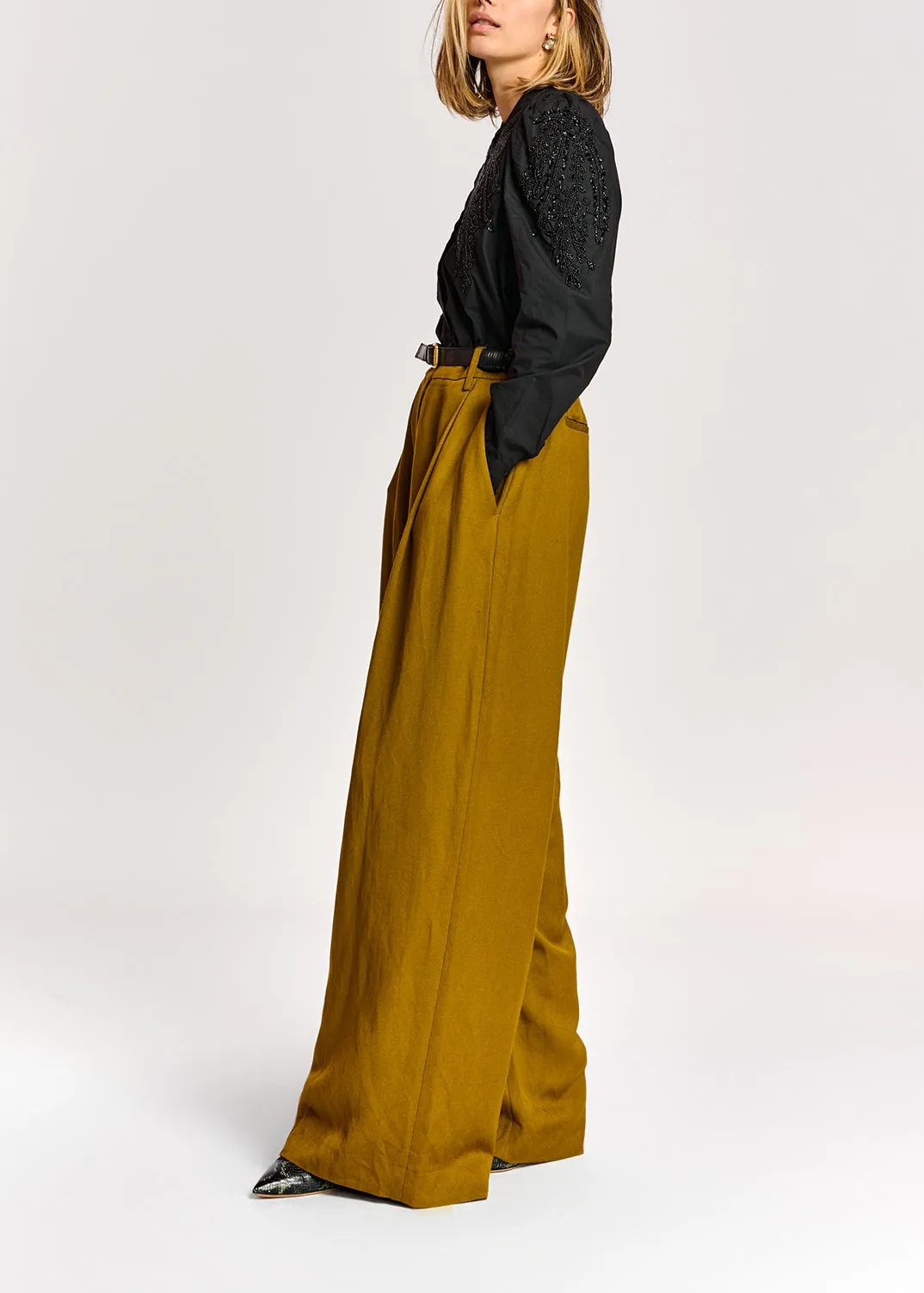 Around wide leg pants
