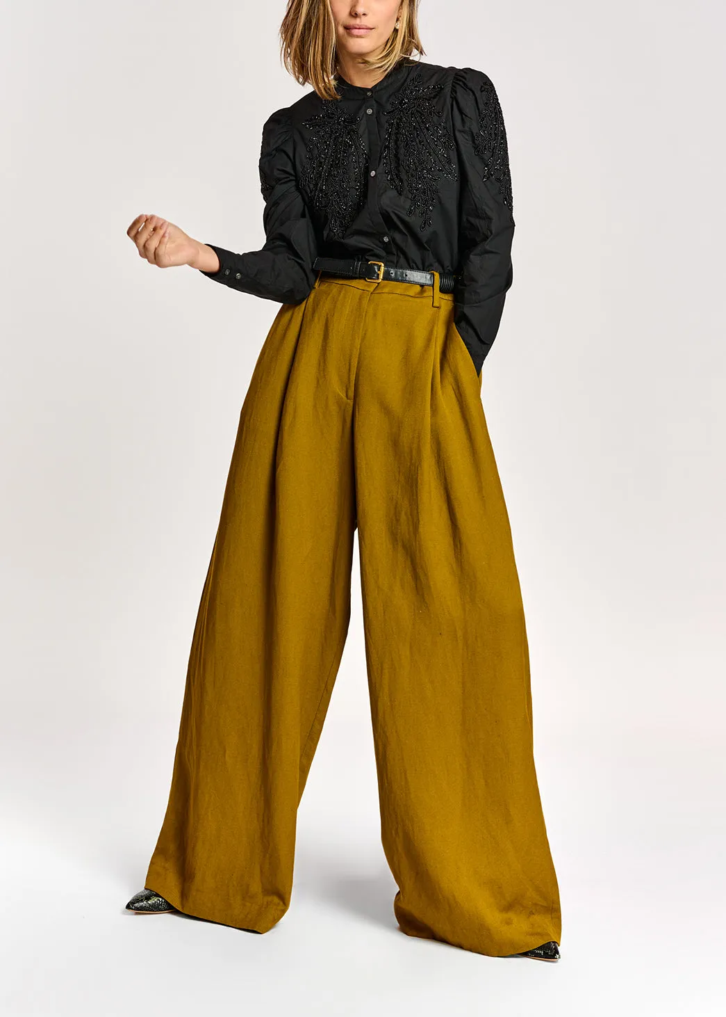 Around wide leg pants