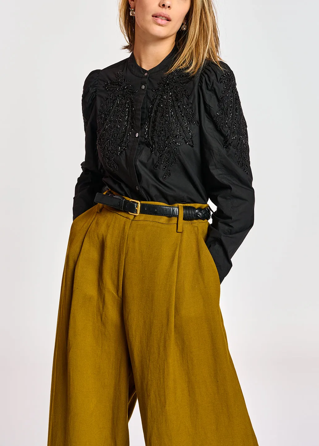 Around wide leg pants