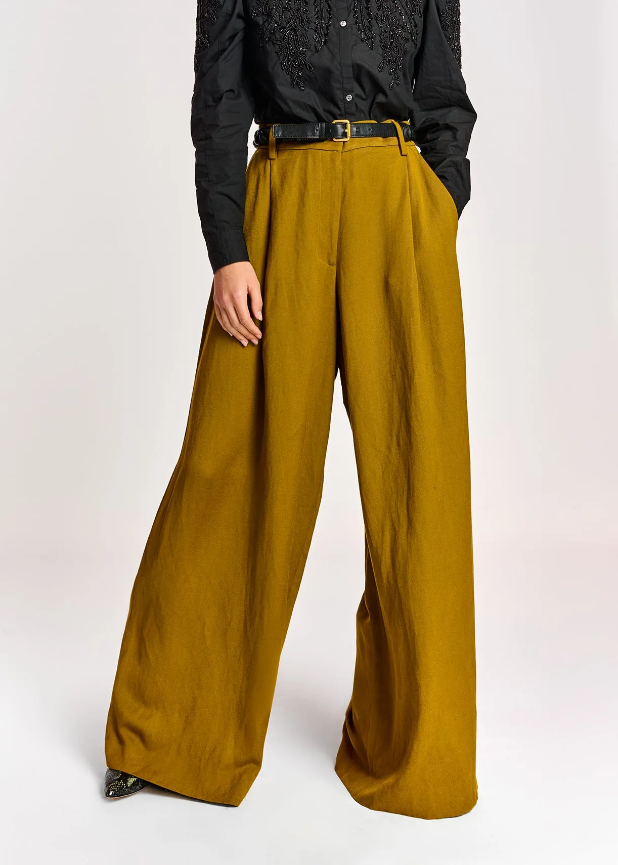 Around wide leg pants