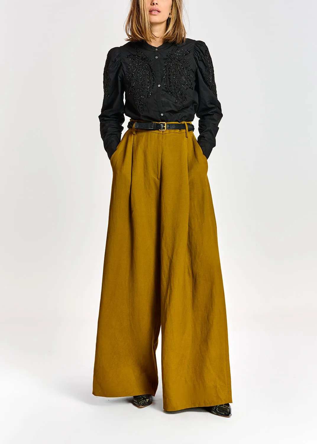 Around wide leg pants