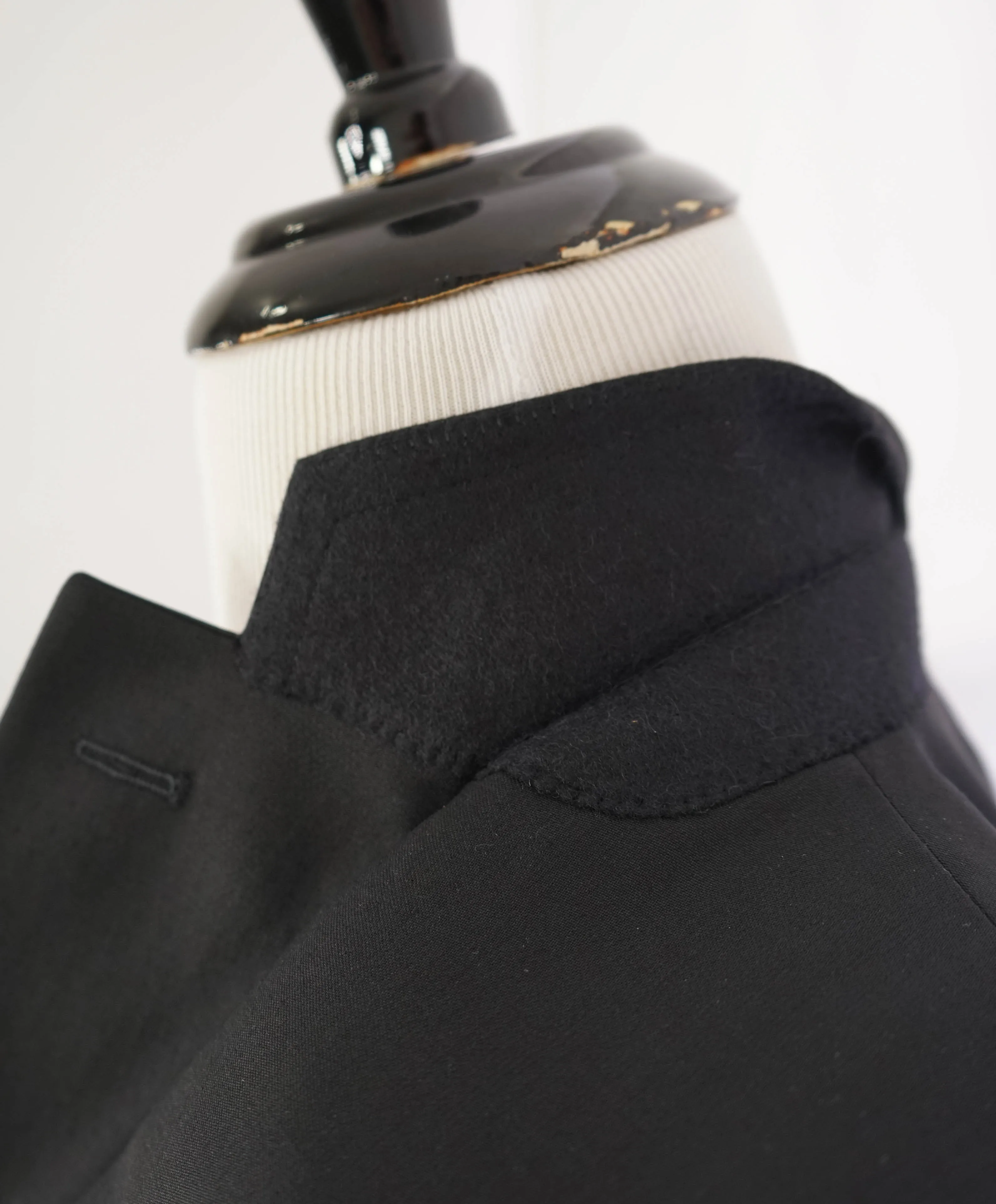 CANALI - Black *CLOSET STAPLE* Notch Lapel Tuxedo Suit - 42S