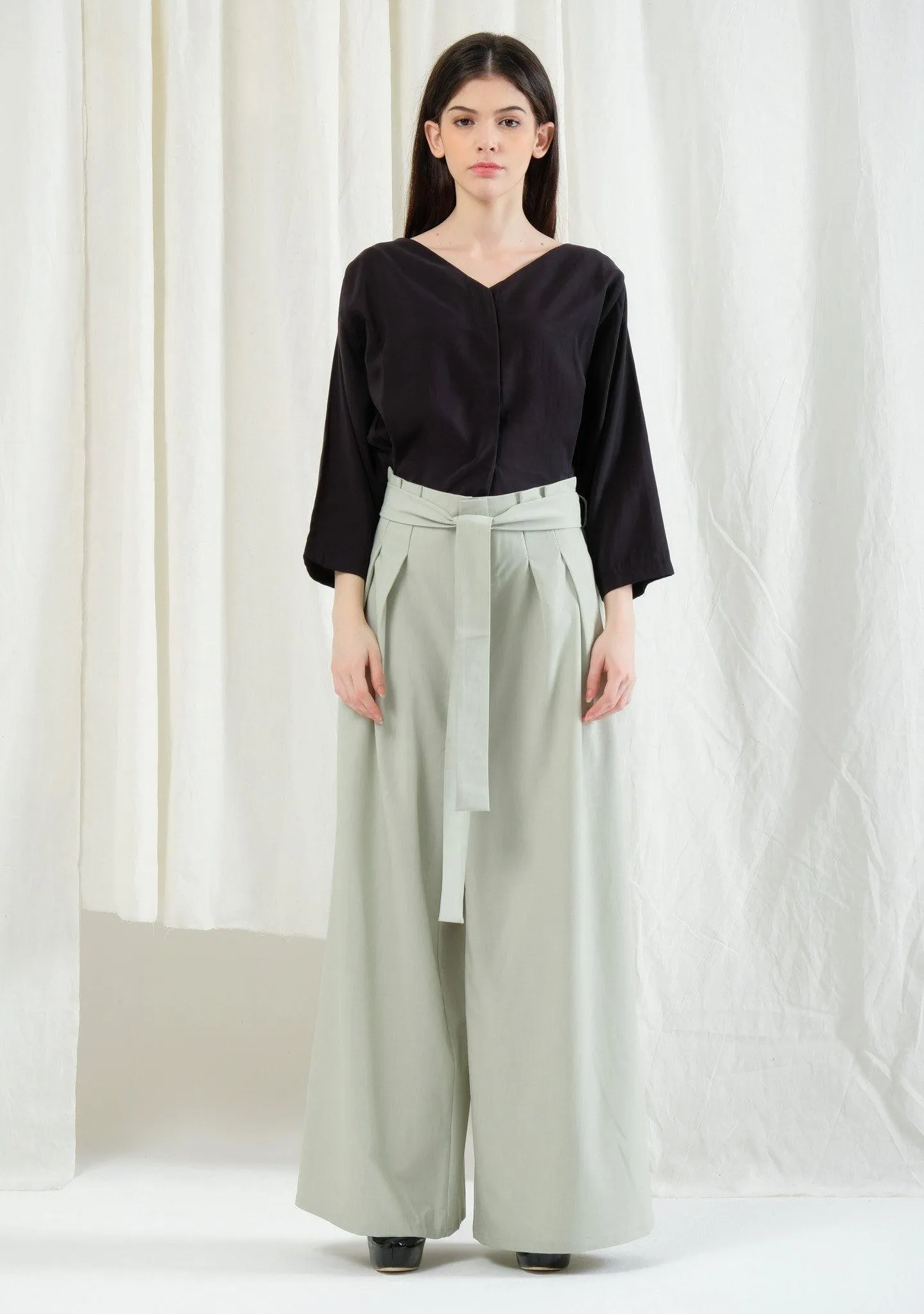 Caspian Extreme Flare Trouser Pants in Laurel