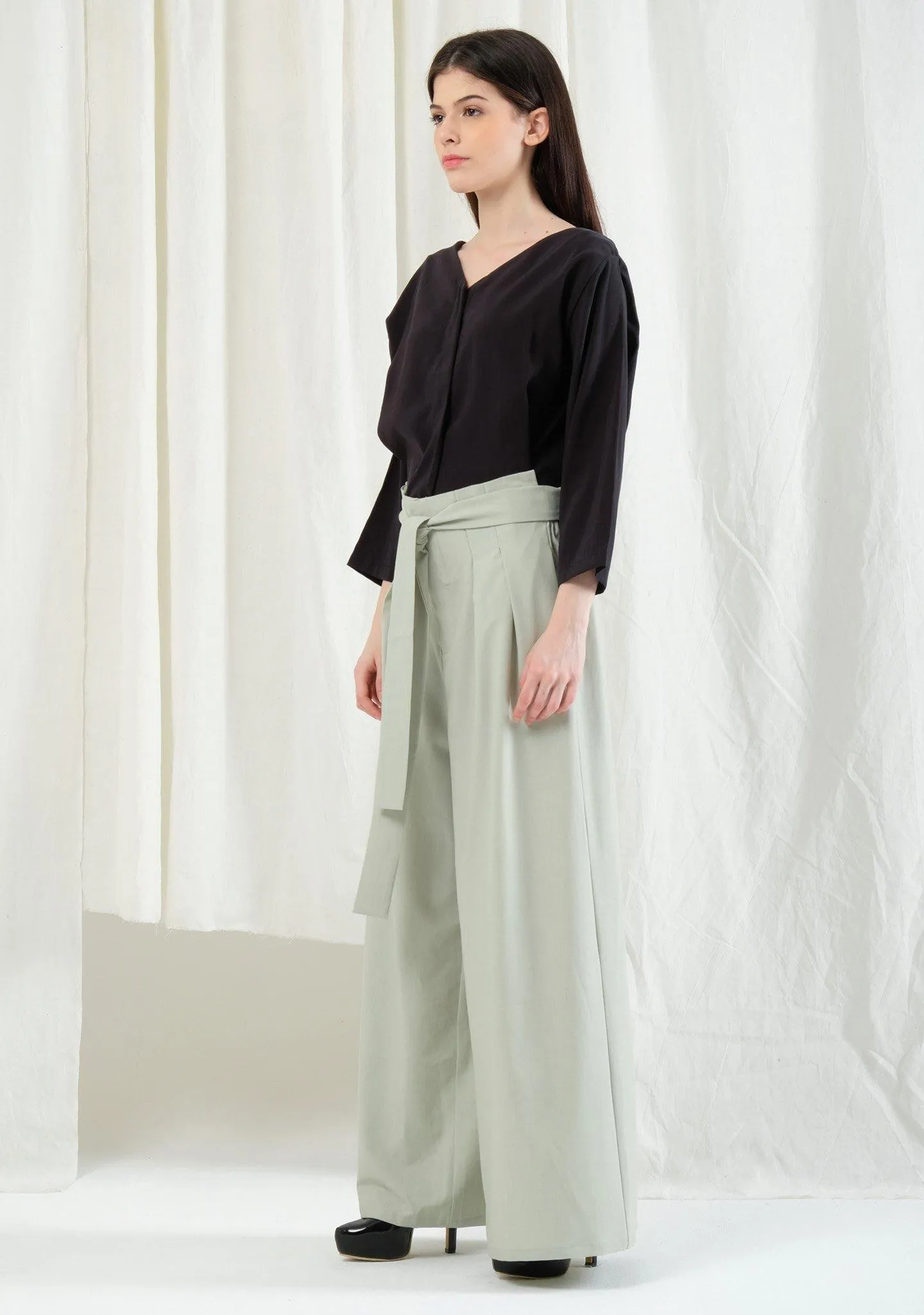 Caspian Extreme Flare Trouser Pants in Laurel