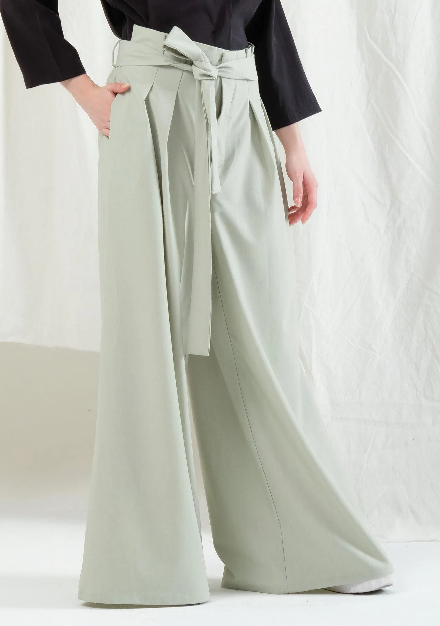 Caspian Extreme Flare Trouser Pants in Laurel