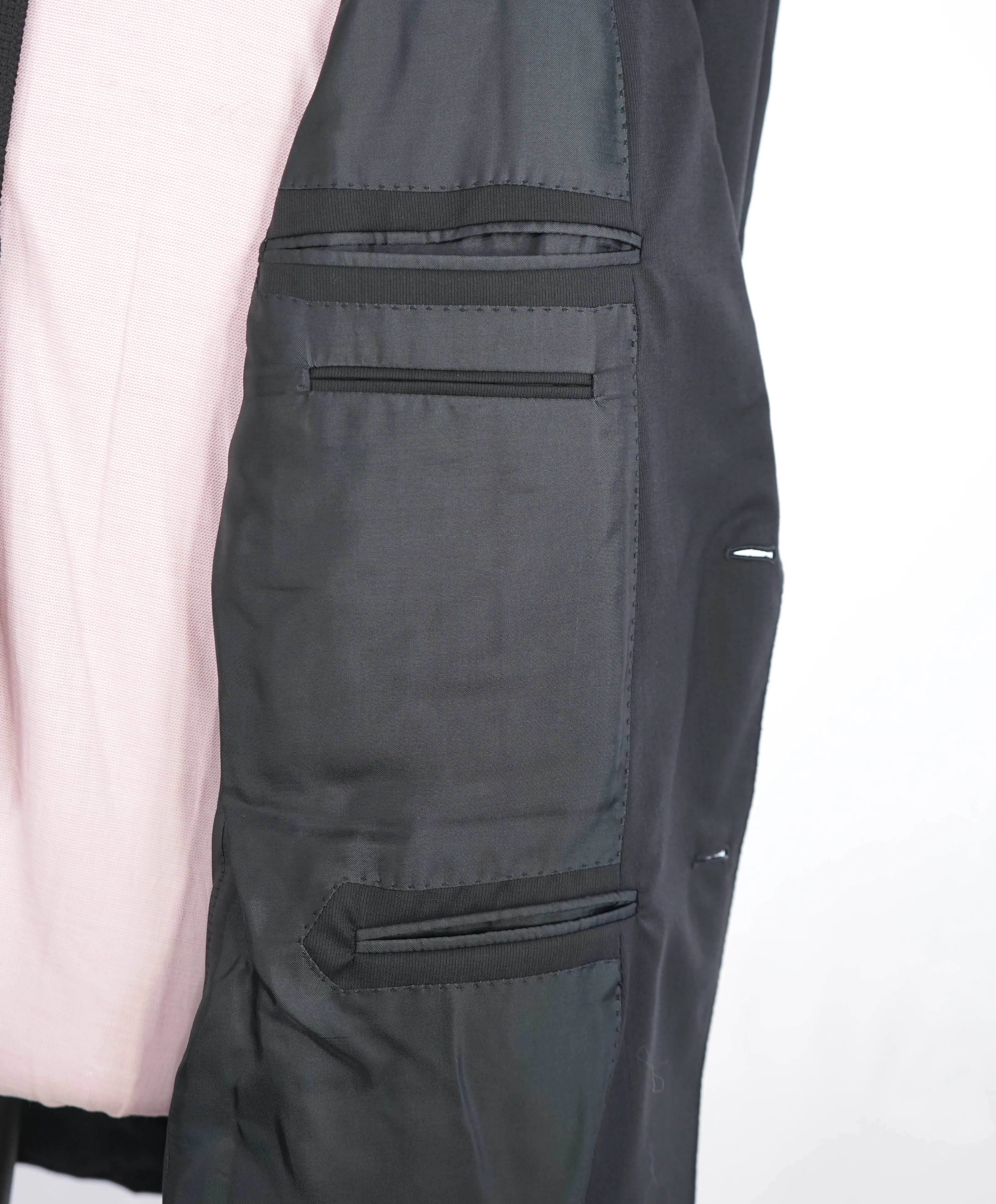 ERMENEGILDO ZEGNA - "MULTISEASON" Closet Staple Textured Solid Black Suit - 48R