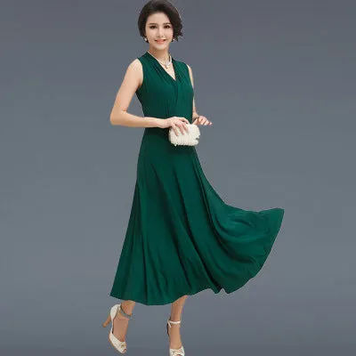 Gretta - Sleeveless dress in large size for women