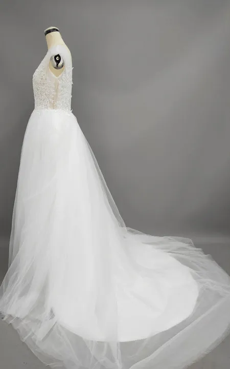 Illusion Scoop-Neck Sleeveless A-Line Tulle Wedding Dress With Appliques-715082