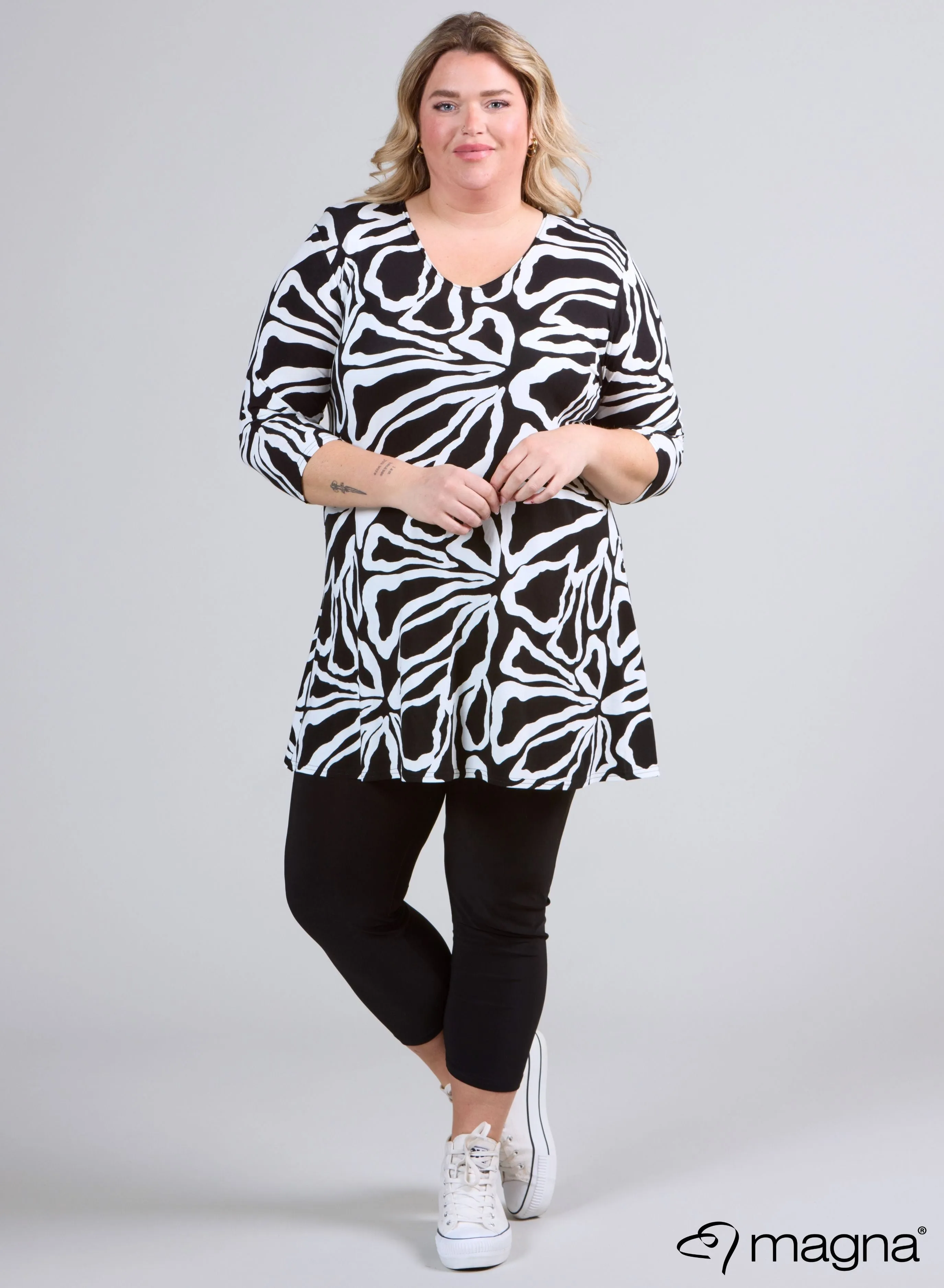 Magna A-line Long Shirt / Tunic Black & White Wobbly Circle