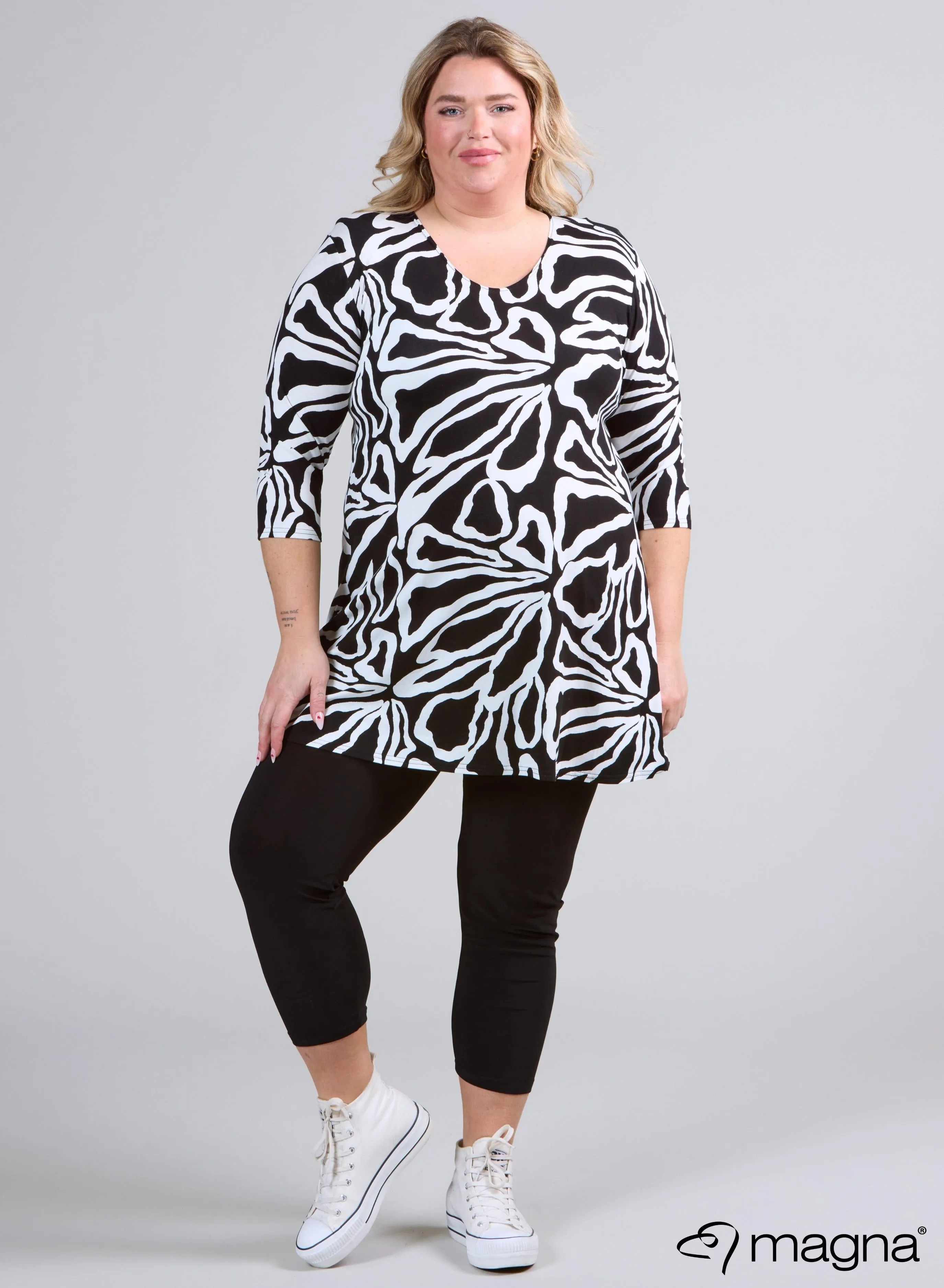 Magna A-line Long Shirt / Tunic Black & White Wobbly Circle