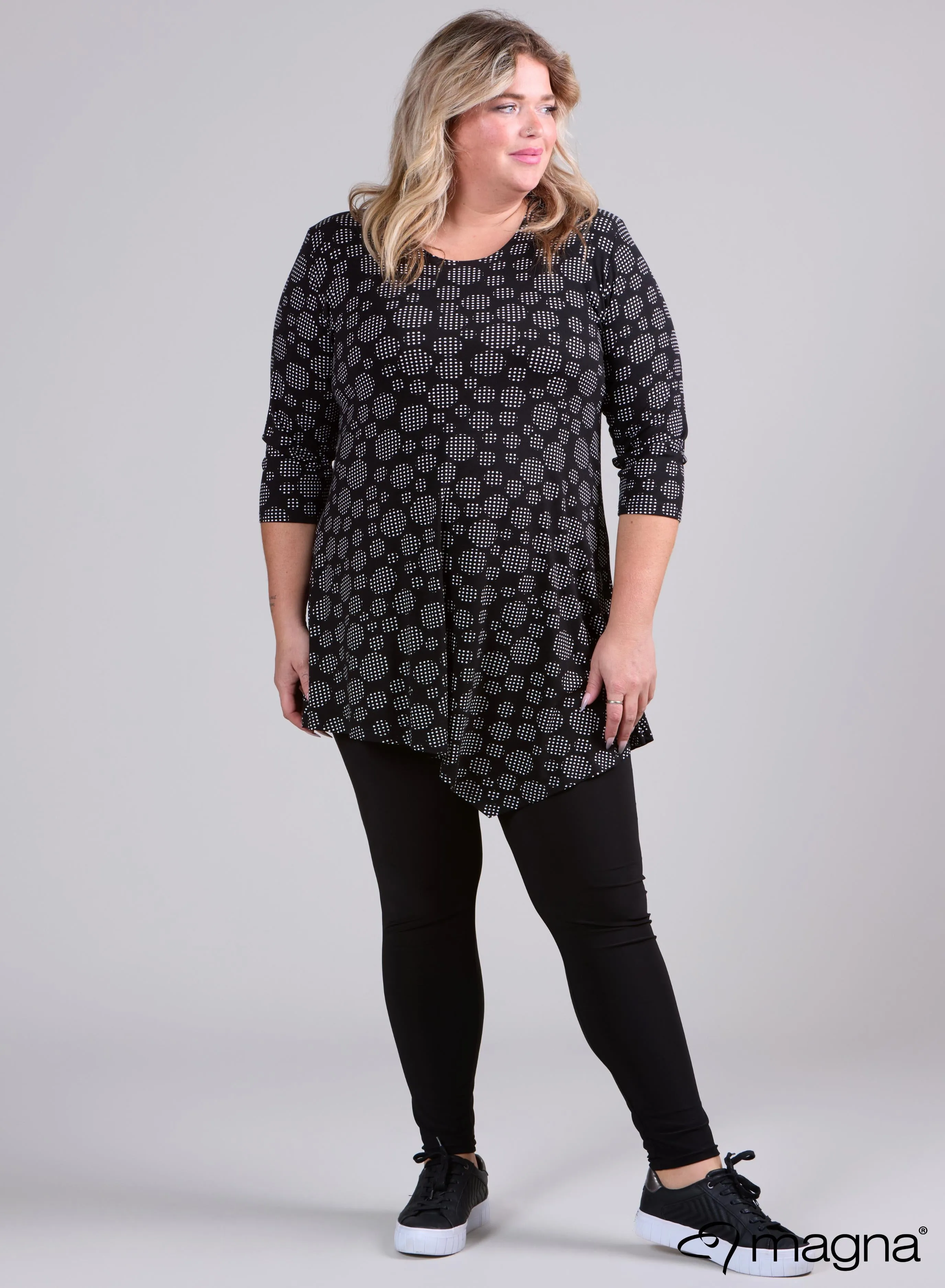Magna Long Triangle Shirt / Tunic Big Small Circle B/W