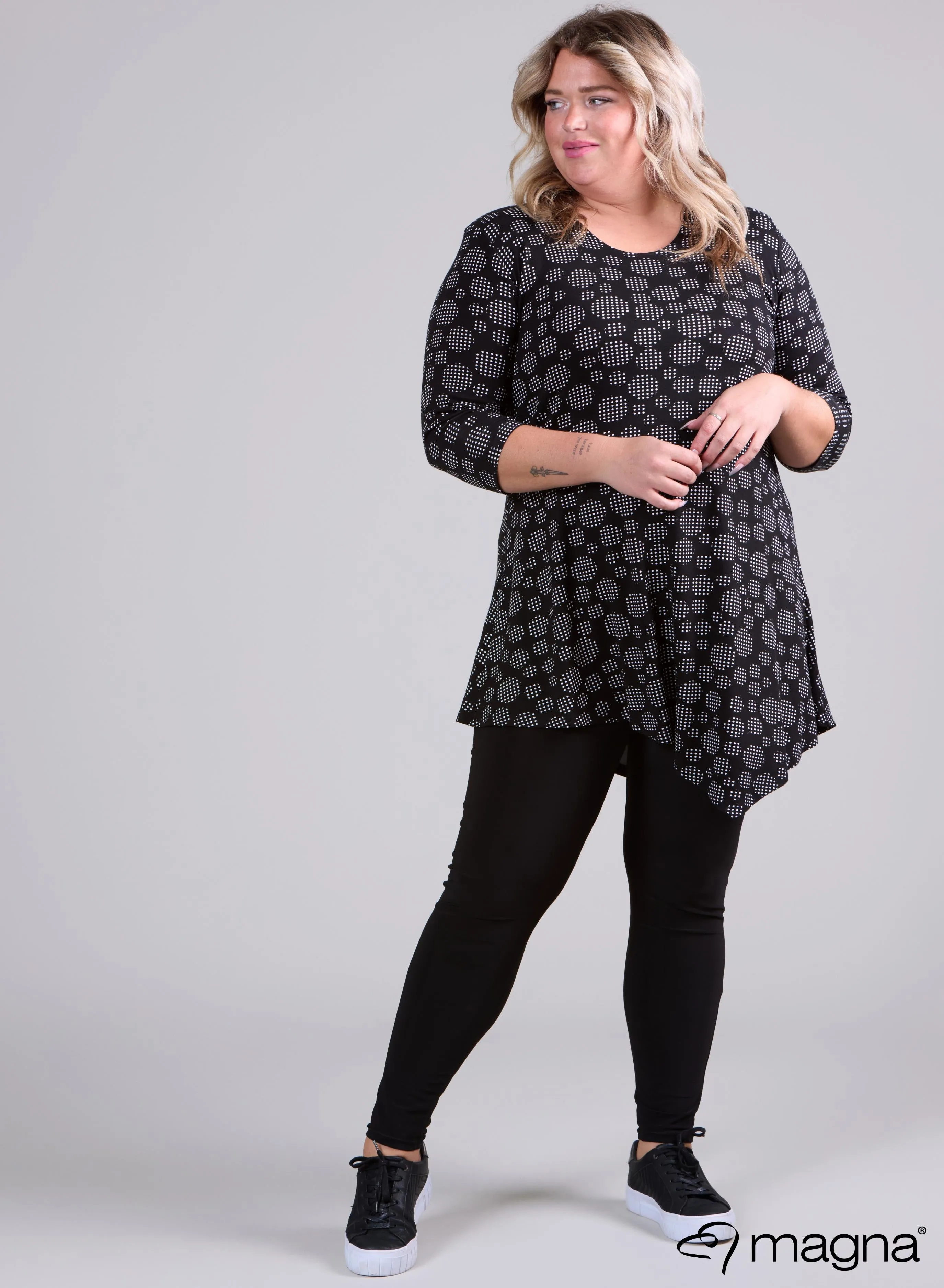 Magna Long Triangle Shirt / Tunic Big Small Circle B/W