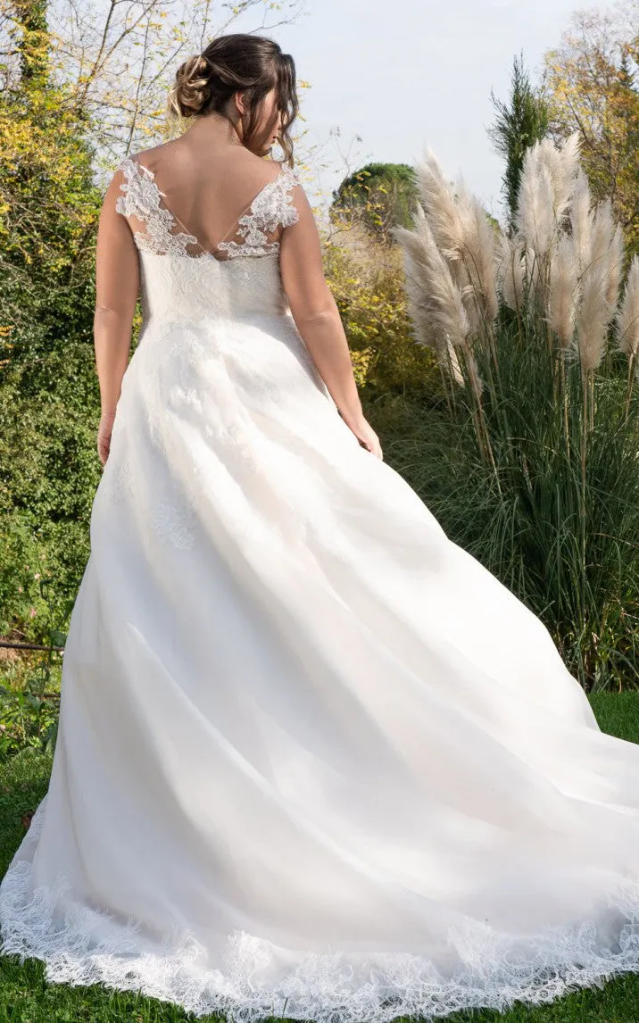 Simple Tulle Queen Anne Sleeveless Appliques Wedding Dress With Zipper-716179