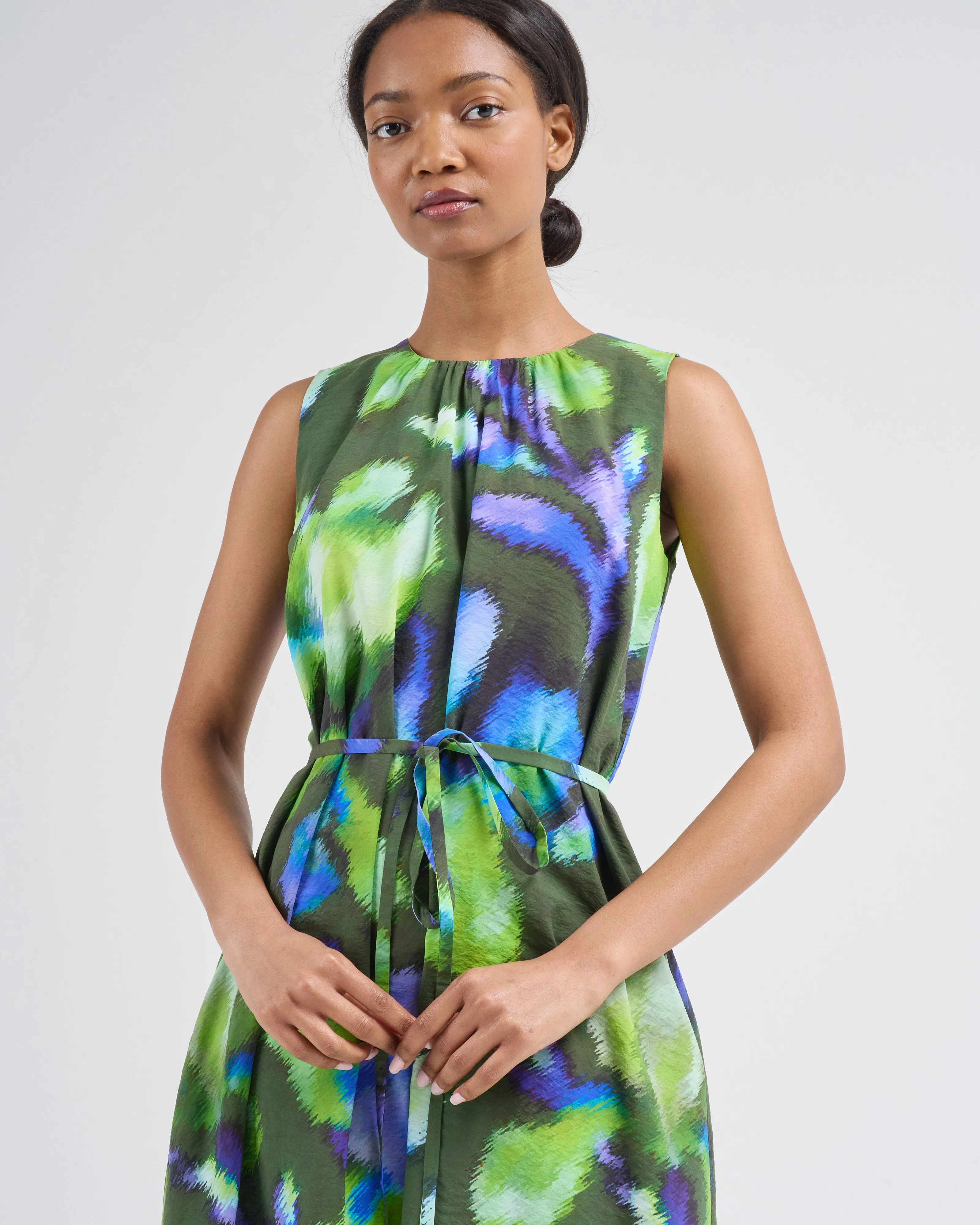sleeveless dress with tie