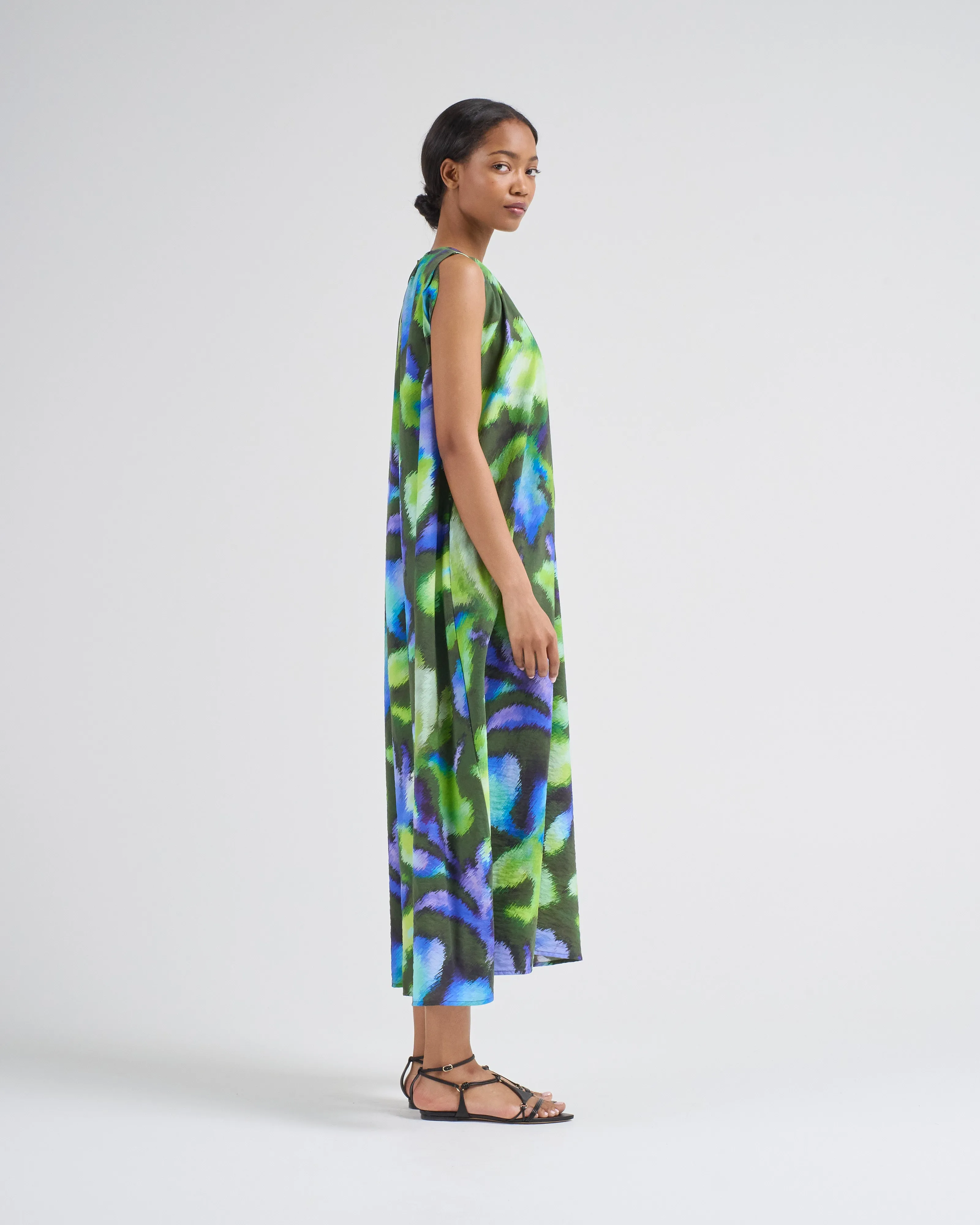 sleeveless dress with tie