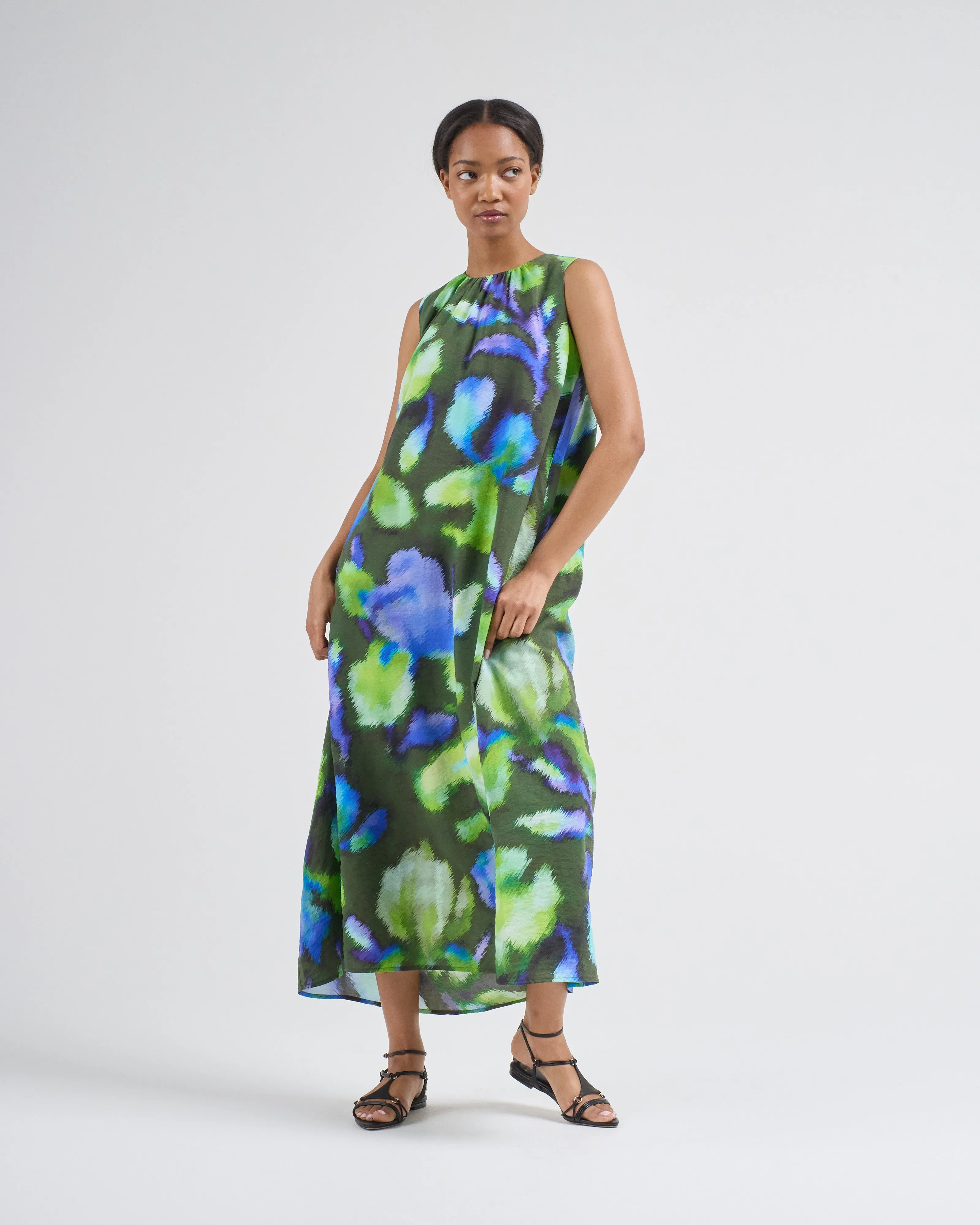 sleeveless dress with tie