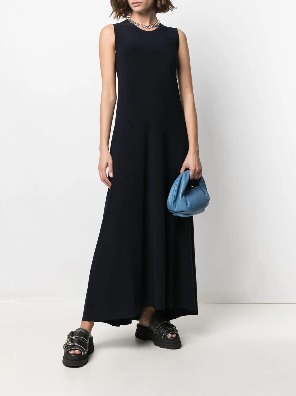 Sleveless long dress