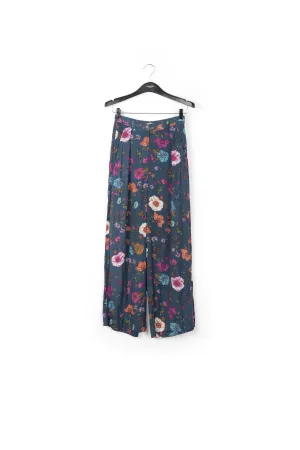 Wide-leg pants